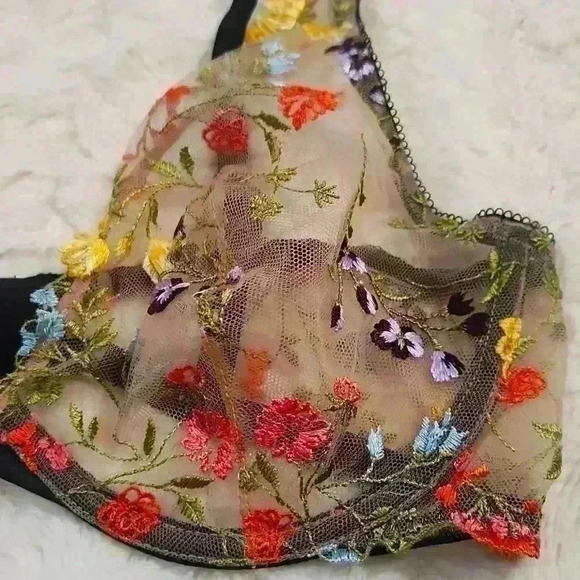 Victoria's Secret Dream Angels Floral Embroidered Unlined Plunge Bra - Picture 2 of 5